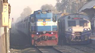 New Delhi  Ahmedabad Swarna Jayanti Rajdhani Express speeds through Unjha [upl. by Arek]