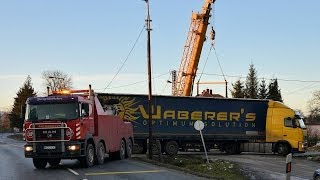 Megsüllyedt kamion műszaki mentése Gyöngyösfalu közelében [upl. by Eggett316]