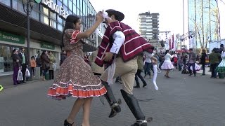 Cuecas en Temuco Baile en la plaza Video HD People dancing La Cueca the national dance [upl. by Leoni]