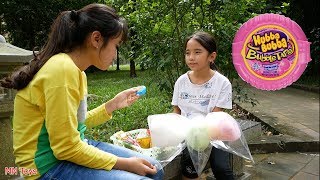 Cô Gái Tốt Bụng  Đổi Kẹo Hubba Bubba Xịn 65k Lấy Kẹo Cuộn Tròn 6k  MN Toys [upl. by Ettelracs]