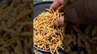 दिवाली स्नैक्स सेव कैसे बनाते हे sevrecipe besan besansev diwalisnacks diwalirecipes namkeen [upl. by Ahtekal44]