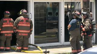 Se reporta fuego en fábrica de alfombras en Santurce [upl. by Assirok226]