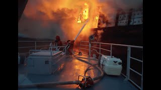 Incendio en buque maderero Almirante Torni en el mar de Suecia [upl. by Aivilo626]