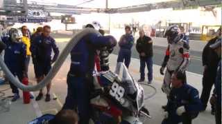 24H Moto  Le Mans 2012  9H Gros ravitaillement avec changement des plaquettes de frein [upl. by Rosy]