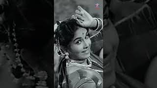 Viral Dance lavani dance lawani marathisong tranding song goutamipatil love [upl. by Neo346]