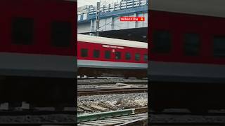 Sealdah Rajdhani Express Cross at Dankuni Junction 🚄🚉shortsvideo shortvideo easternrailway [upl. by Hampton667]