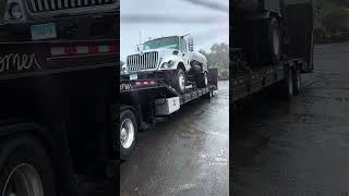 Chaining down Trucks lowbedsemitrailer trucking peterbilt [upl. by Lepine799]