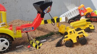 Gadi Wala Toys CartoonTractor Dumper Jcb Helping Each Other 🚧🚨🚜bibotoys [upl. by Smitty]