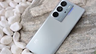 ZTE Axon 40 Ultra HandsOn Review  Snapdragon 8 Gen 1 and [upl. by Aerdnahs]