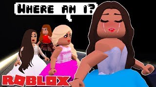 WEIRD BACKSTAGE GLITCH ON FASHION FAMOUS WITH MY SISTER PHOEBERRY  Roblox [upl. by Buffy]