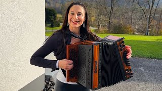 Claudia Hinker spielt den Timple Boarischen auf ihrer Steirischen Harmonika [upl. by Ylrrad149]