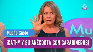 La anécdota de Kathy con Carabineros  Mucho Gusto 2016 [upl. by Edva992]