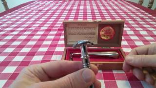 Safety Razor vs Trac 2 [upl. by Jaynes187]