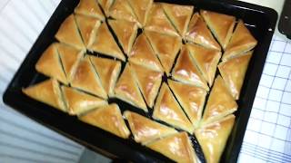 Baklava kako napraviti trouglaste BAKLAVE  Mamin recept [upl. by Amalita]