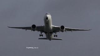 Boeing 787 VS Airbus A350 incredible wing flex head on view takeoff [upl. by Bubalo]