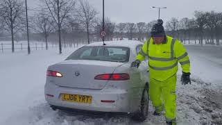 Gritter crew helping stranded motorist [upl. by Theresita]