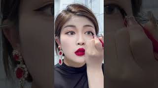 Eyeliner is formed one stroke Silky and easy to apply affordable makeup [upl. by Retepnhoj]