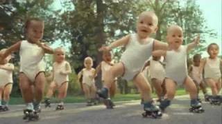 Niños Patinadores  Roller Babies  Evian Commercial  Bebes en Patines [upl. by Berthoud]