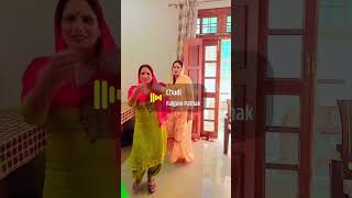 Yaad Piya ki aane lagi haye bheegi bheegi raaton mein masti maa song dance dancevideo shorts [upl. by Eceinart]