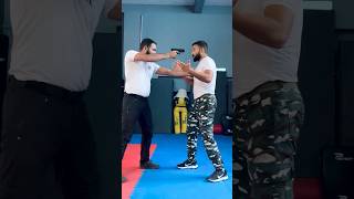 Close range pistol disarming fightingtechniques short [upl. by Filmore]