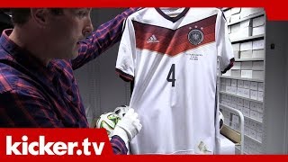 HöwedesTrikot mit Flecken archiviert  DFBSchätze im AdidasArchiv  kickertv [upl. by Adnot]