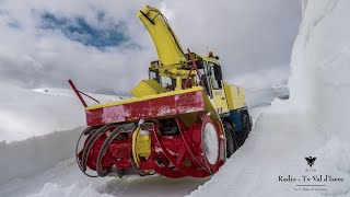 Déneigement du col de lIseran côté Maurienne [upl. by Sturges]