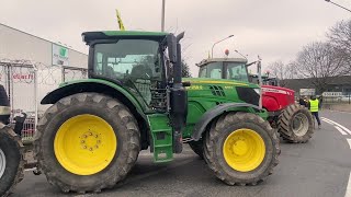 Crise agricole  les tracteurs sont arrivés à Rungis  AFP Images [upl. by Trilley]