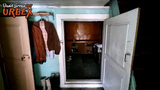 Besöker ett ödehus som innehåller både det ena och det andra tidskapselabandoned house mrURBEX75 [upl. by Whitver]