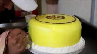 modelo de decoracion de tortas con chantilly y jalea  wilber yucra [upl. by Enirehtahc999]