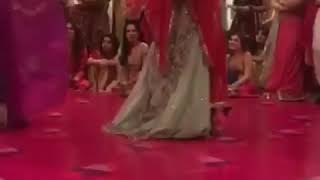 Mahira Khan dances to UP Bihar Lootne at friends wedding and makes it better [upl. by Eittah126]