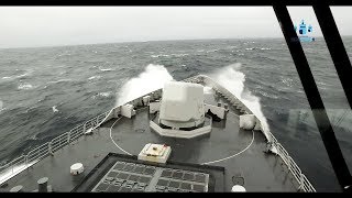 Gestabiliseerde camera marineschip op de oceaan [upl. by Nanah213]