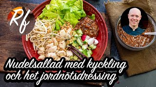 Nudelsallad med kyckling och het jordnötsdressing [upl. by Ainesej118]