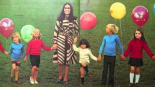 Nana Mouskouri  Un nharicot dans loreille 1972 [upl. by Panter]