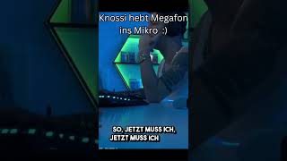 Knossi hebt Megafon ins Mikro D [upl. by Thais]