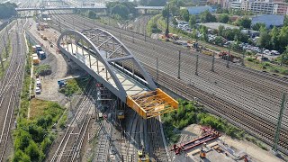 Baufinale für die Stabbogenbrücke [upl. by Danika]