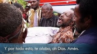 una tribu recibe con lagrimas la biblia por primera vez [upl. by Prentice167]