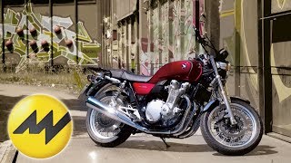 Perfekte Mischung aus klassisch und modern  Honda CB1100 EX  Motorvision [upl. by Bindman783]