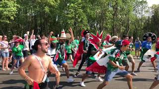 MEXICANOS BAILAN EL PAYASO DEL RODEO EN RUSIA [upl. by Shandie]