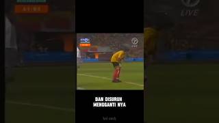 Mengganti celana di pinggir lapangan dan mencetak gol [upl. by Mannos]