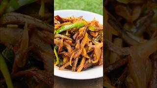 Delicious fried sprats🌶🫑කටට රසට හාල්මැස්සන් බැදුම👍fried sprats 🌶trending shorts😊 [upl. by Rheingold]