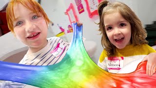 MAKiNG RAiNBOW SLiME with Adley Navey and Niko at Sloomoo in NYC Family Vacation in the Big City [upl. by Assetak]