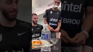 ¡La gastada a Luis Suárez por sus compañeros🤣 [upl. by Sihtam622]