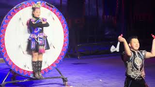 MAN WITH AXE vs LADY  CHINESE SHOW hunan zhangjiajie china [upl. by Deste]