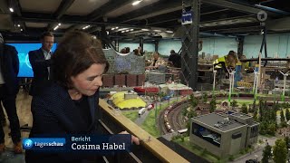 Susanne Daubner als Figur im Miniaturwunderland 2024 [upl. by Noirad286]