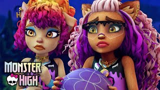 Clawdeen Jinxes the Casketball Team  Monster High [upl. by Hoebart917]