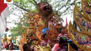 Karnaval Arema Perkusi Drum Plastik Yang Enerjik Di Karnaval Agustusan Malang [upl. by Aelhsa]