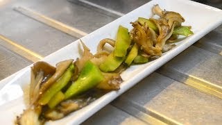 ちょっと待った、捨ててはいけないブロッコリーの芯と舞茸の炒め物の作り方 How to make stirfried broccoli stems and maitake mushroom [upl. by Athallia]