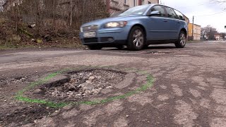 Częstochowa Bytom Fatalny stan dróg po zimie 13022024 [upl. by Adalie865]