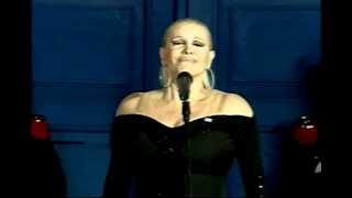 Himno Nacional Argentino  Valeria Lynch en Tucuman 2012 [upl. by Bick]