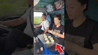 ये लड़की truck के अंदर खाना बनाती है  truck cooking  shortsvideo [upl. by Acinoev296]